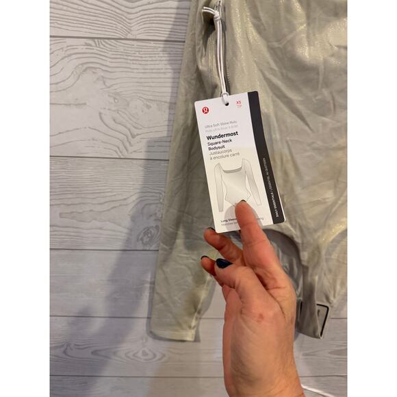 Lululemon  NWT Wundermost Long-Sleeve Bodysuit SZ XSM shiny - Picture 3 of 4